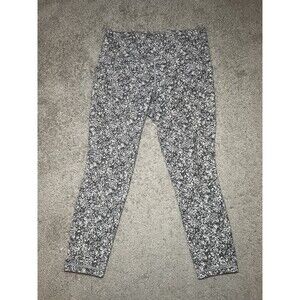 Athleta Size M Salutation Stash Pocket 7/8 Tights Floral Black White Classic